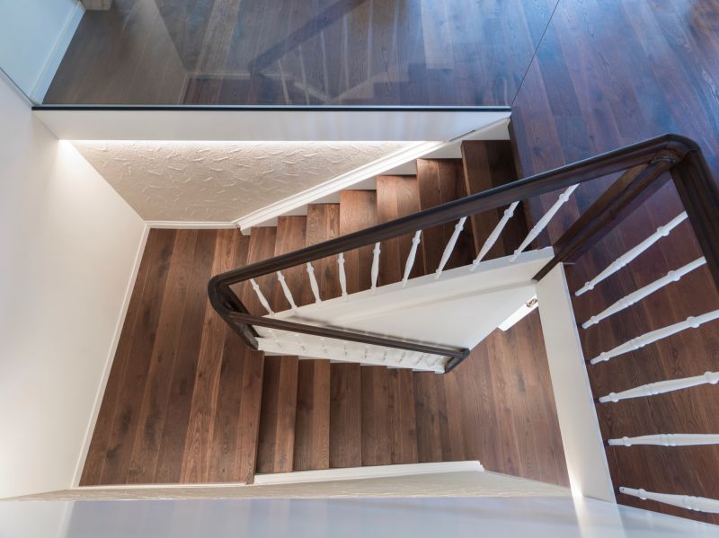 Treppe-mit-Parkett-ueberzogen