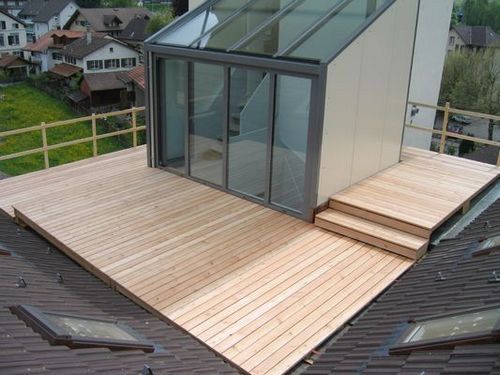 Laerchenrost-auf-Dachterrasse